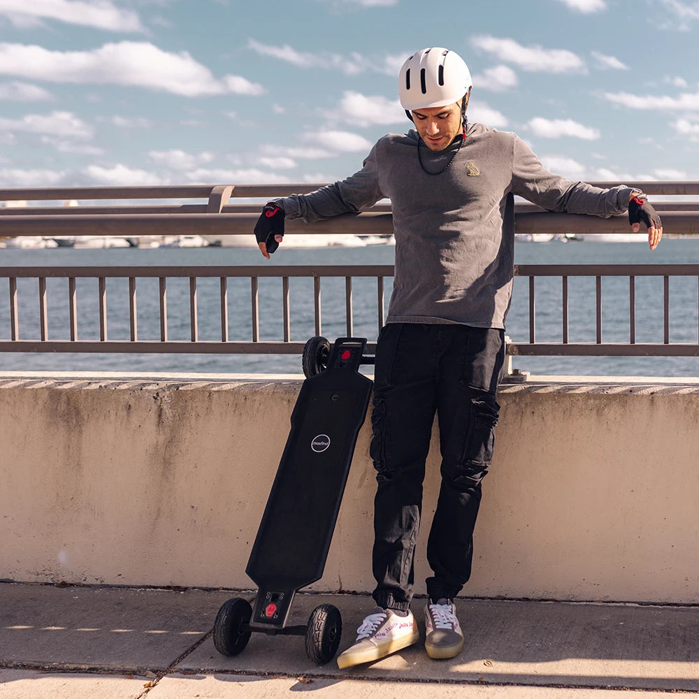 Maxfind FF AT High Speed 165MM Wheels Off Road Electric Skateboard 3000W Power Fast Swappable Battery Design